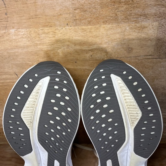 Hoka One One Mach 6 Womens Sz 8 Wide Running Shoes Sneakers Eggnog Vanilla - Picture 10 of 12